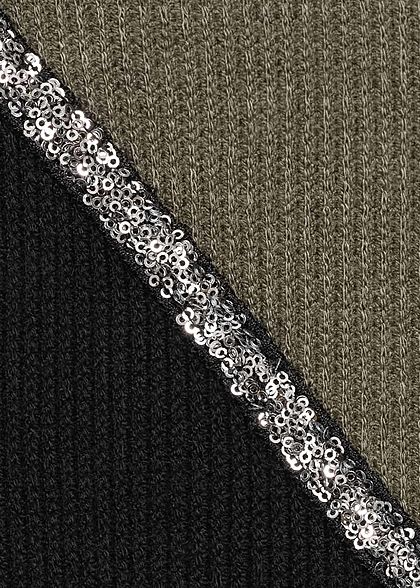 Styleboom Fashion Damen Ribbed 2-Tone Pullover Pailletten olive schwarz