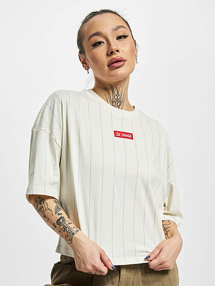 Puma Damen Coca Cola Relaxed T-Shirt mit Rundhals und Logo-Patch ivory beige