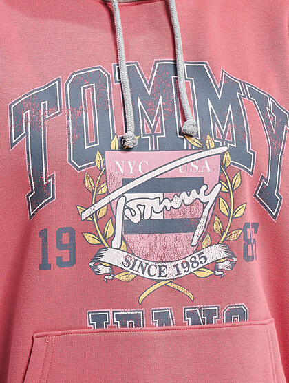 Tommy Jeans Damen Hoodie mit Vintage College Print und Kngurutasche rosa grau