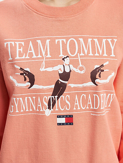 Tommy Jeans Damen Oversized Sweater Pullover mit Rundhals und Gymnastics Print rosa