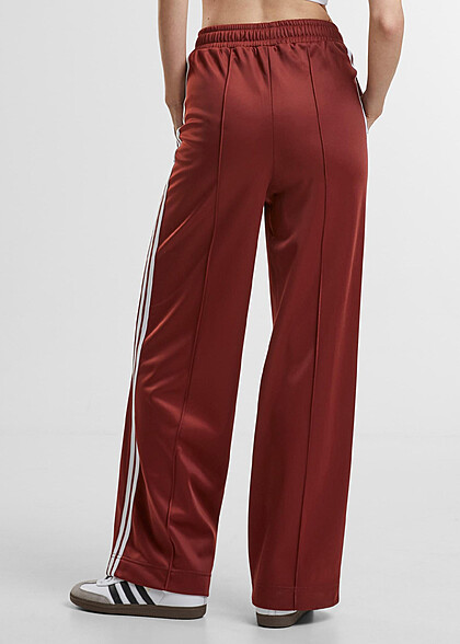 Urban Classics Damen Pin Tuck Trainingshose mit weitem Schnitt dunkel rot